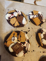 Load image into Gallery viewer, Gores aka Halloween Red Velvet S&#39;mores
